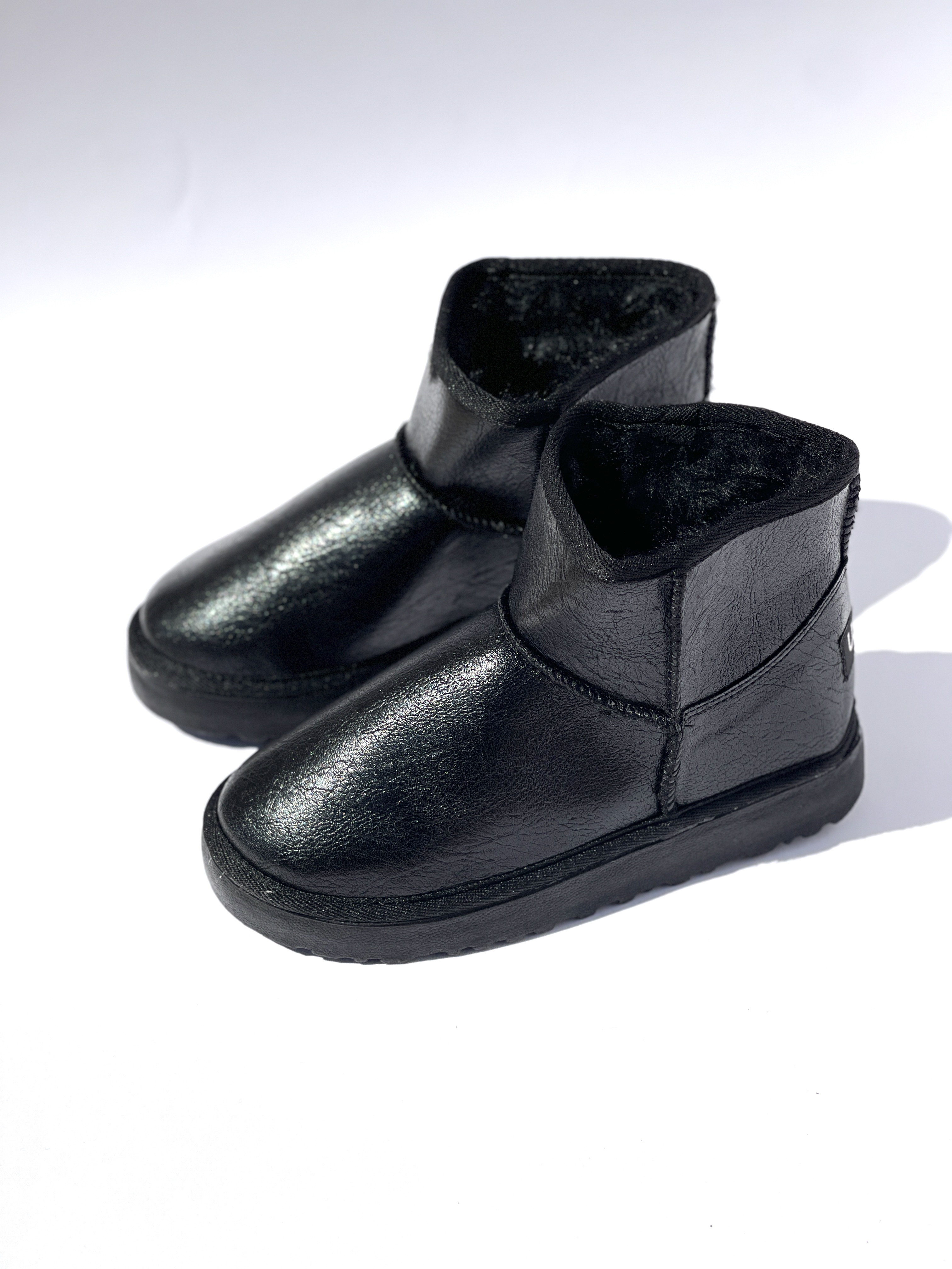 بوت UGG کوتاه مشکی سوگو