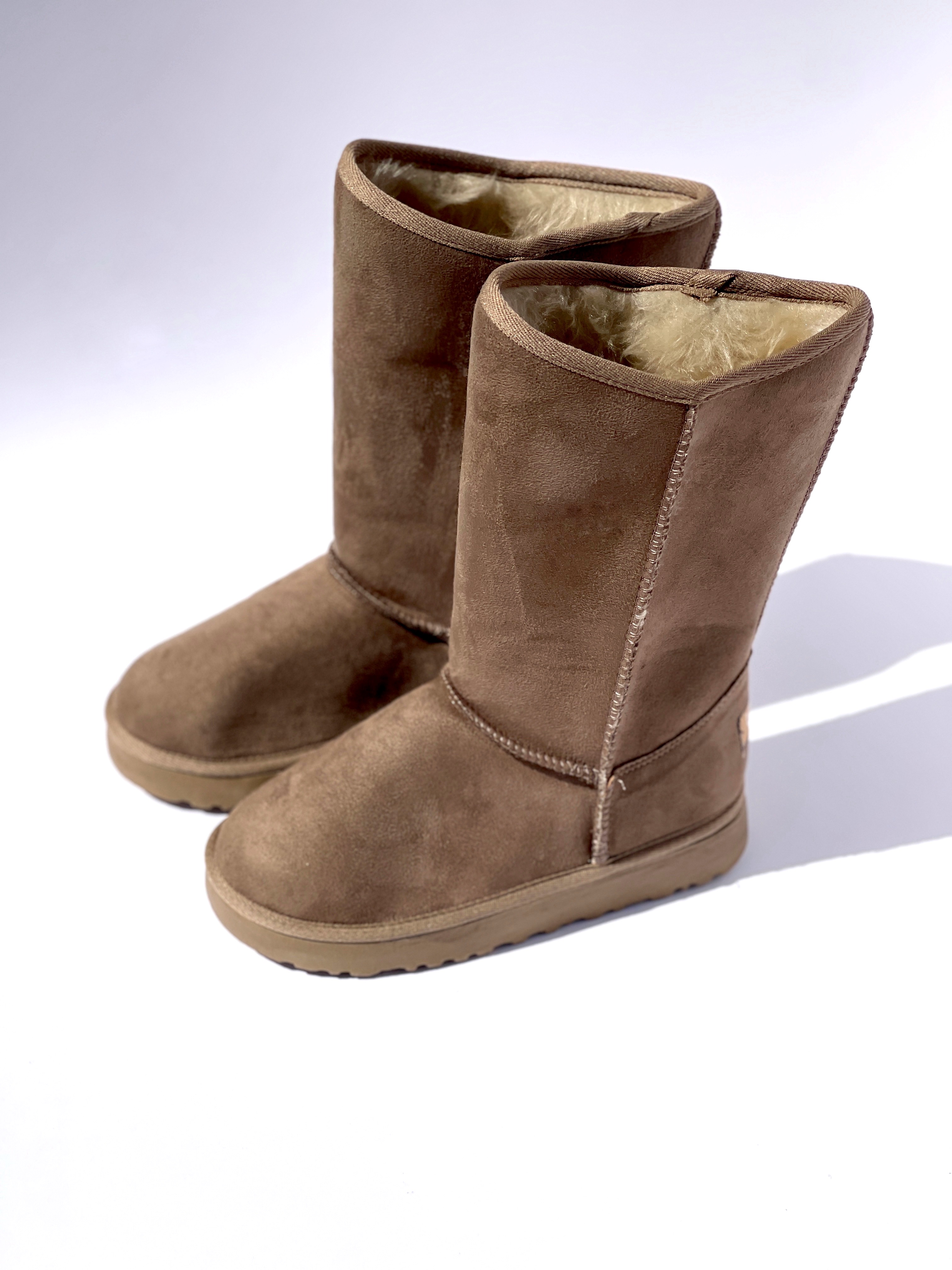 بوت UGG بلند رنگ‌ نسکافه ای