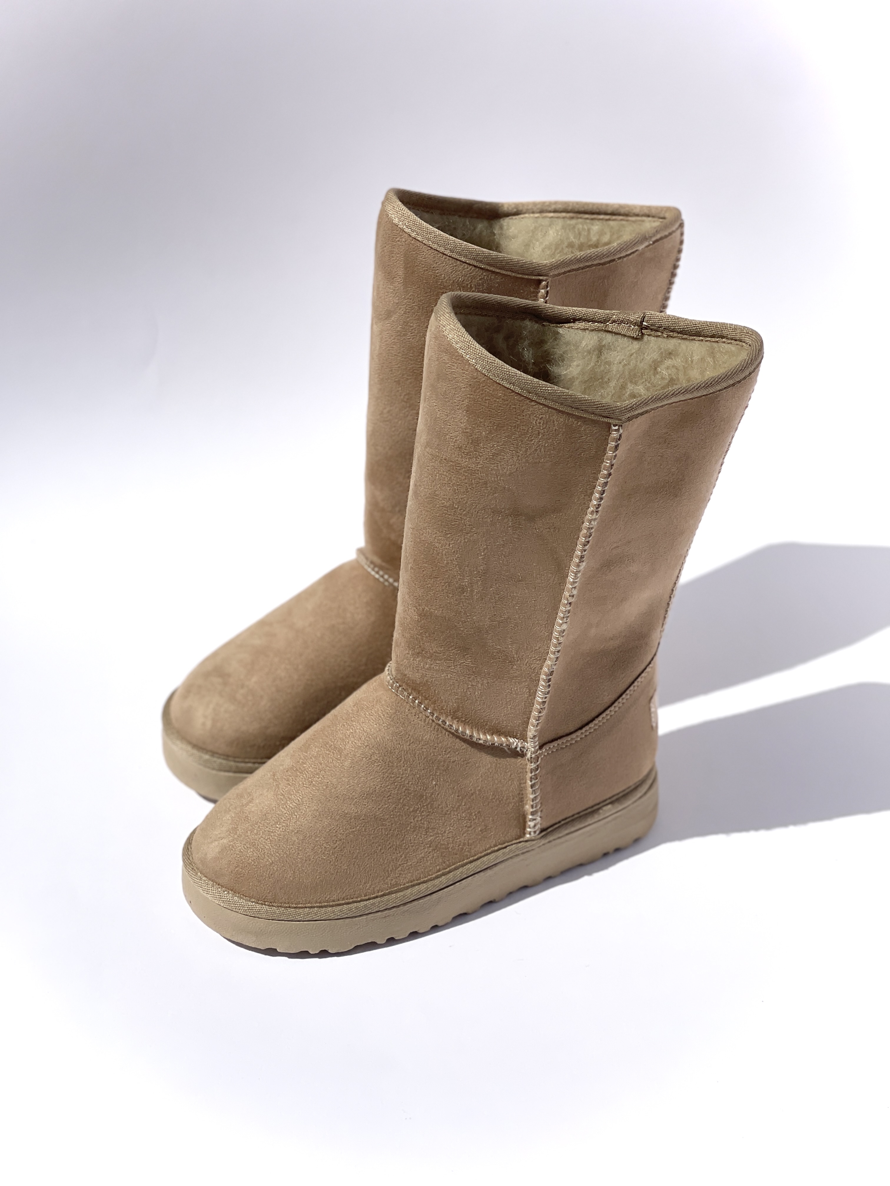 بوت UGG بلند رنگ‌ کرم تیره